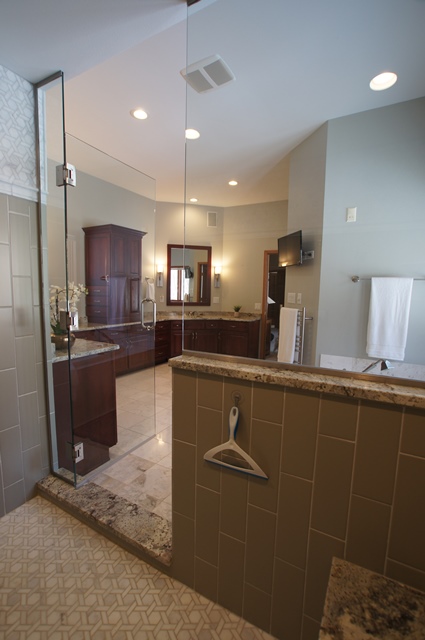 Large Traditional Bathroom in Madison, WI